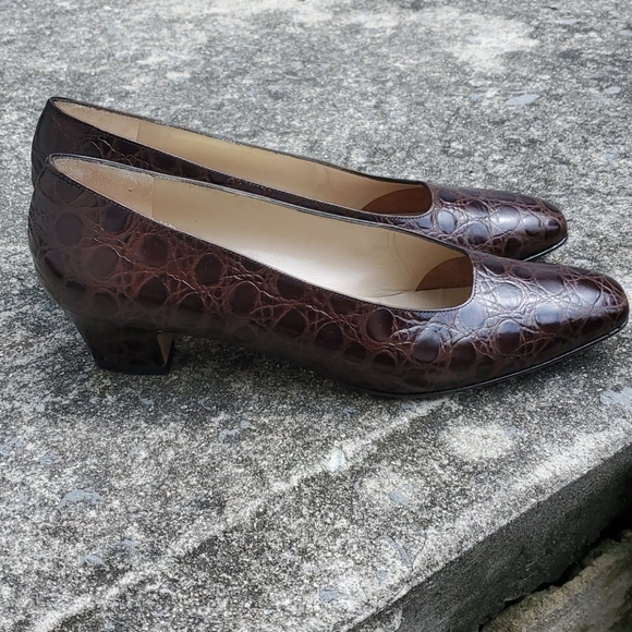 Salvatore Ferragamo Brown Heels. Runs small - Picture 5 of 10